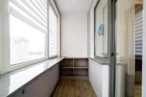 Внутренняя отделка балкона: как выбрать материал?