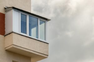 6 эффективных методов остеклить балкон