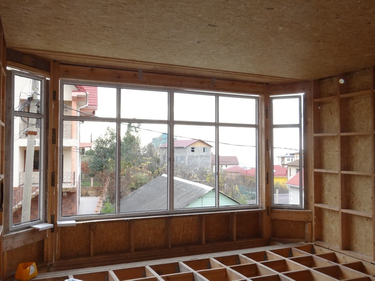 Как ставить окна в каркасном доме фото