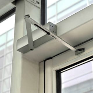 Доводчик для двери